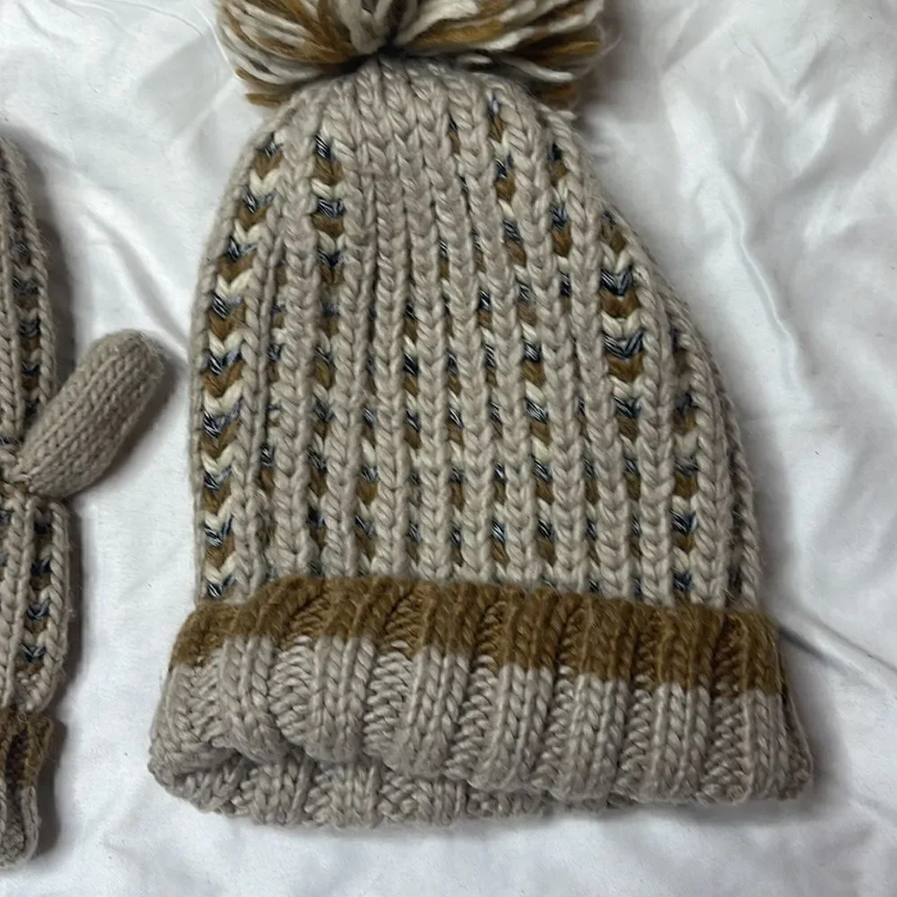Roots Canada‎ Beige/Tan Chunky Knit Pom Pom Wool Blend Hat And Mittens.